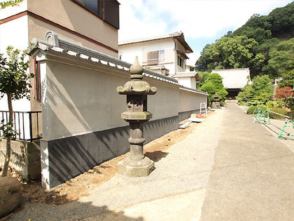 下地塗り完了、腰部分塗り作業